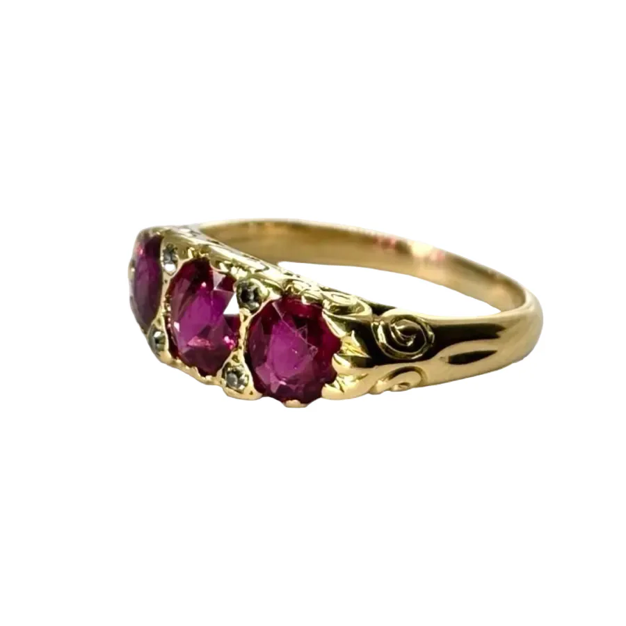 Bague en or jaune, rubis, et diamants - Image 3
