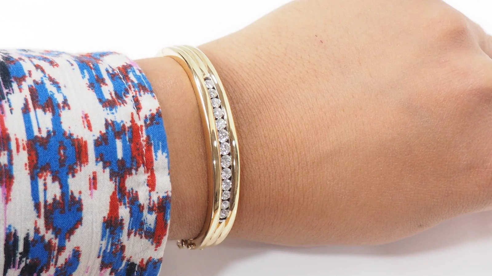 Bracelet jonc ouvrant en or jaune et diamants - Image 2