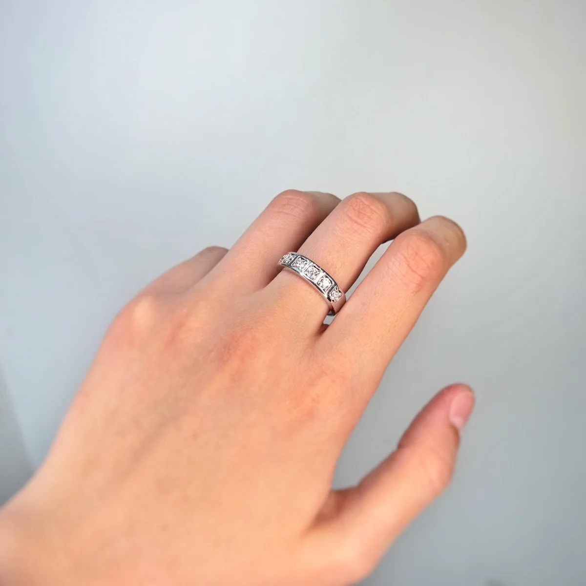 Bague Alliance en or blanc et diamants - Image 2