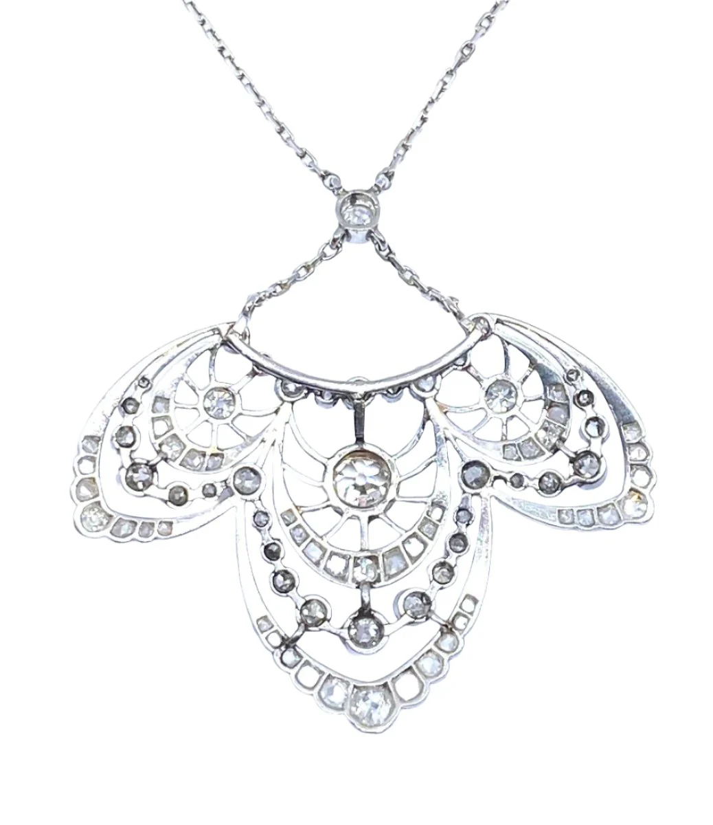 Collier pendentif en platine, diamants, époque 1900