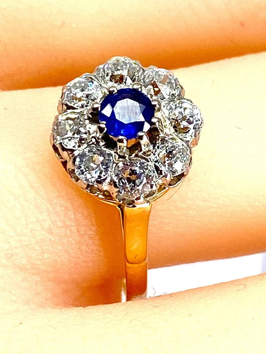 Bague marguerite en or 18 carats, saphir et diamants - Image 6