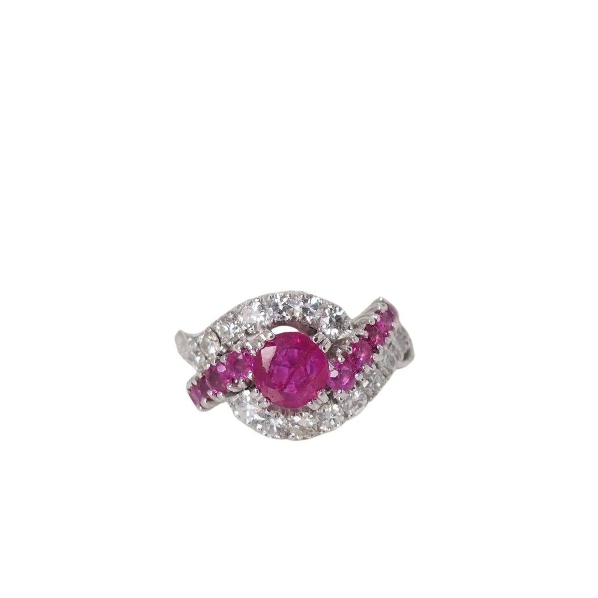 Bague en or blanc, rubis et diamants
