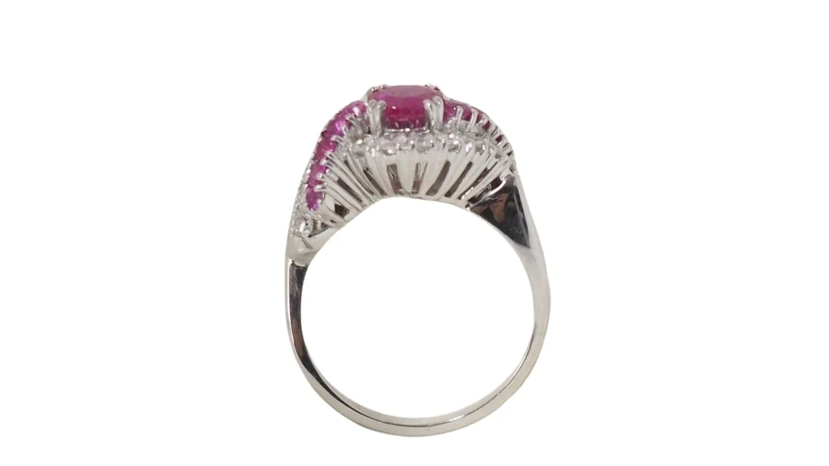 Bague en or blanc, rubis et diamants - Image 6