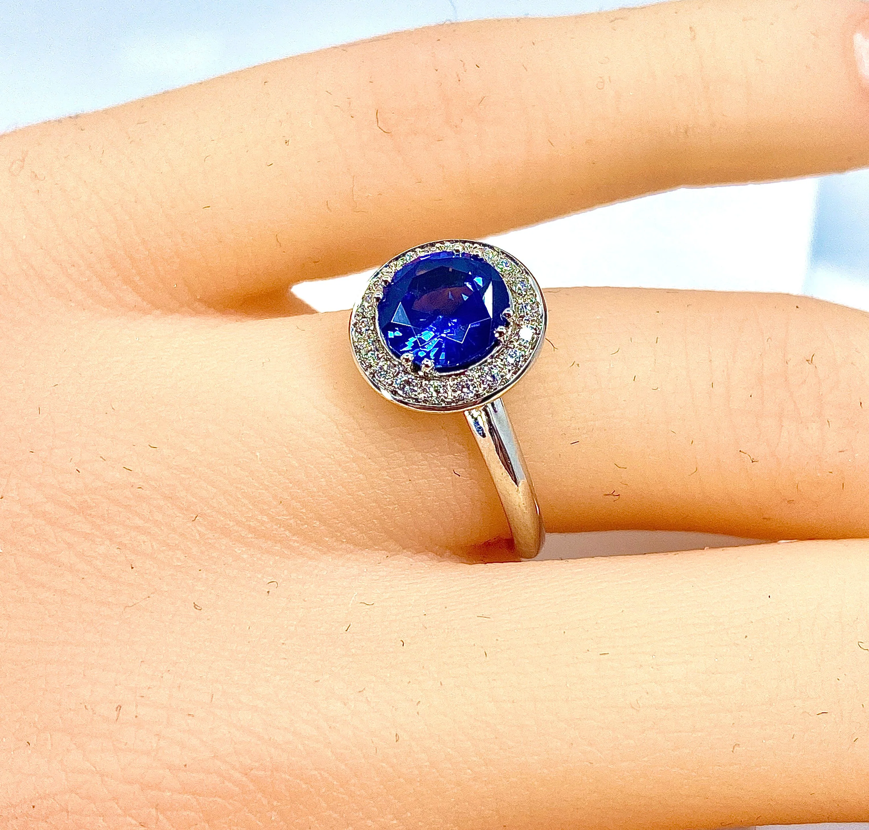 Bague de fiançailles en or blanc 18 carats en saphir et diamants - Image 14