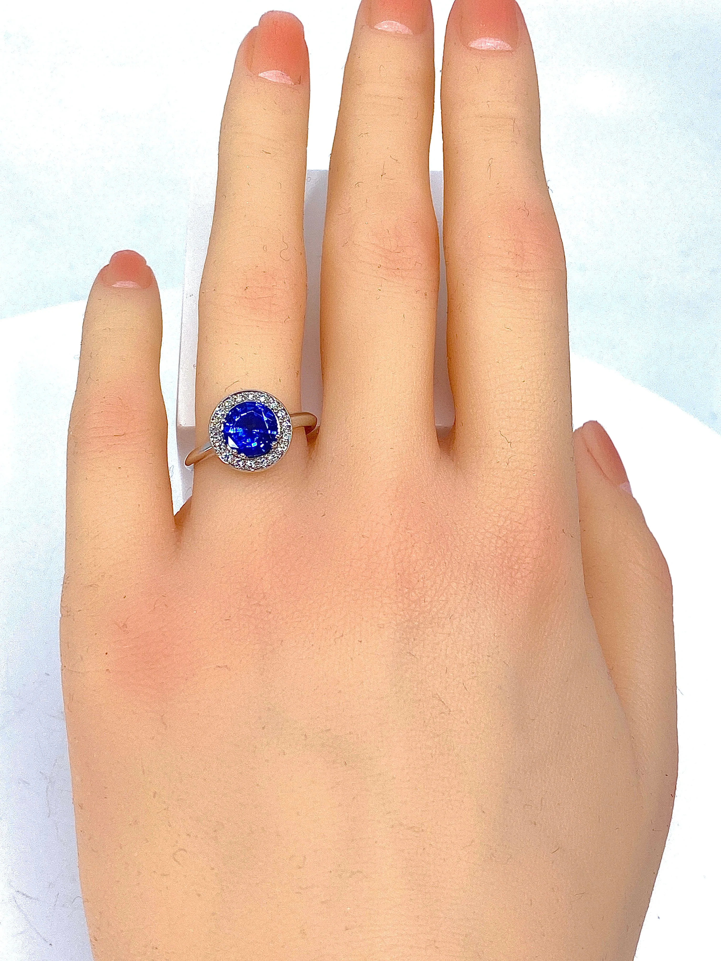 Bague de fiançailles en or blanc 18 carats en saphir et diamants - Image 15