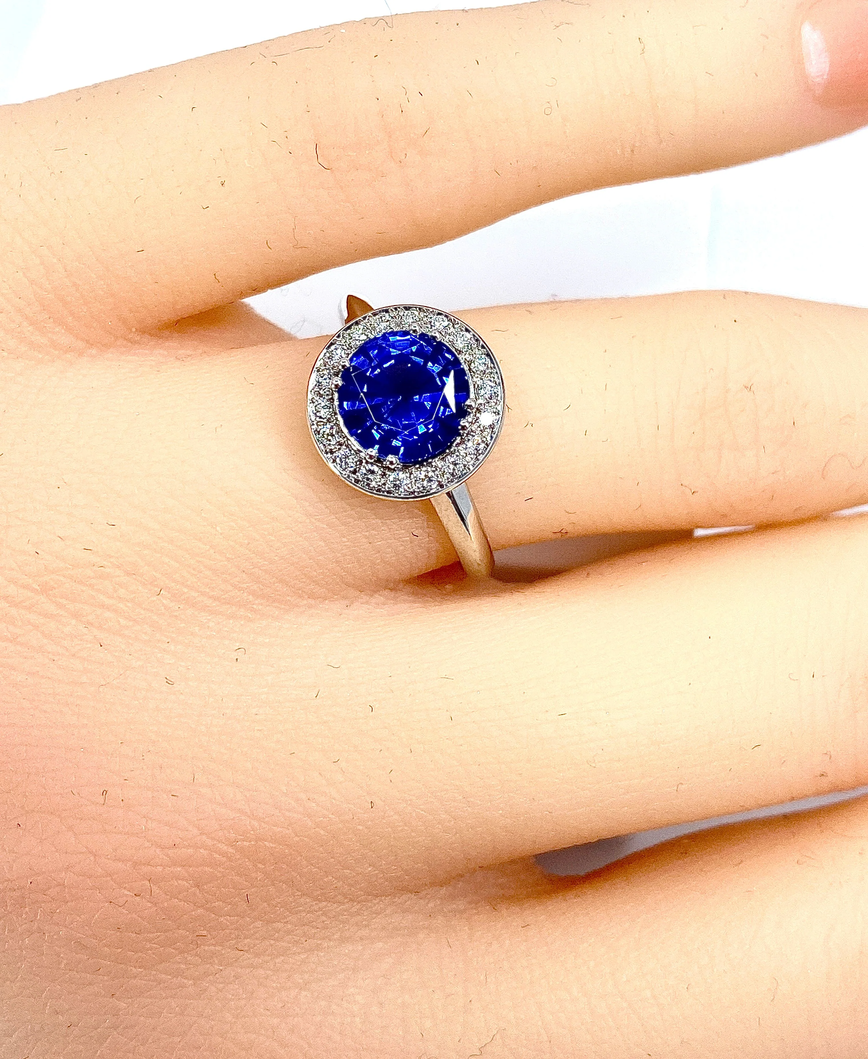 Bague de fiançailles en or blanc 18 carats en saphir et diamants - Image 4