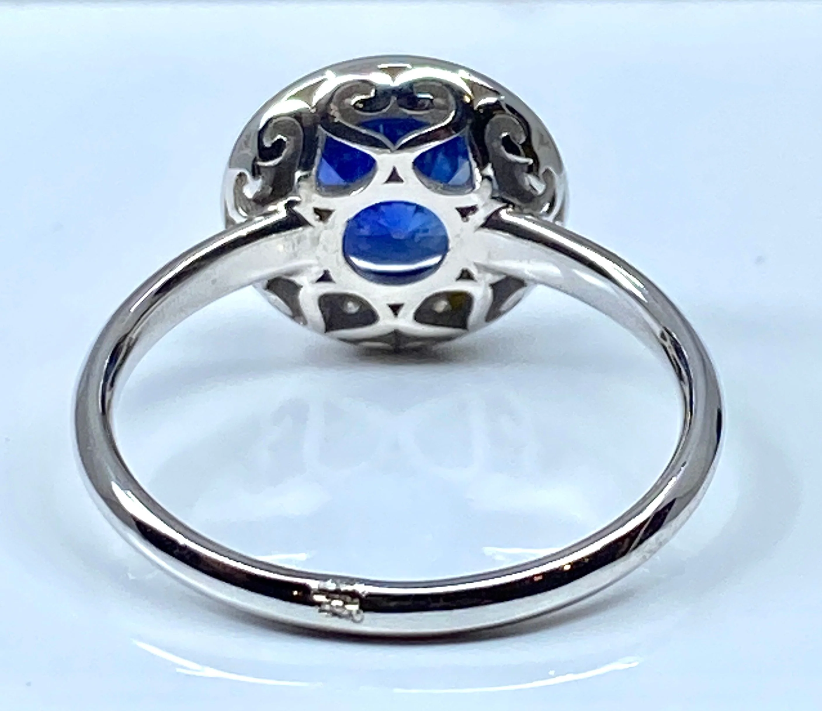 Bague de fiançailles en or blanc 18 carats en saphir et diamants - Image 5