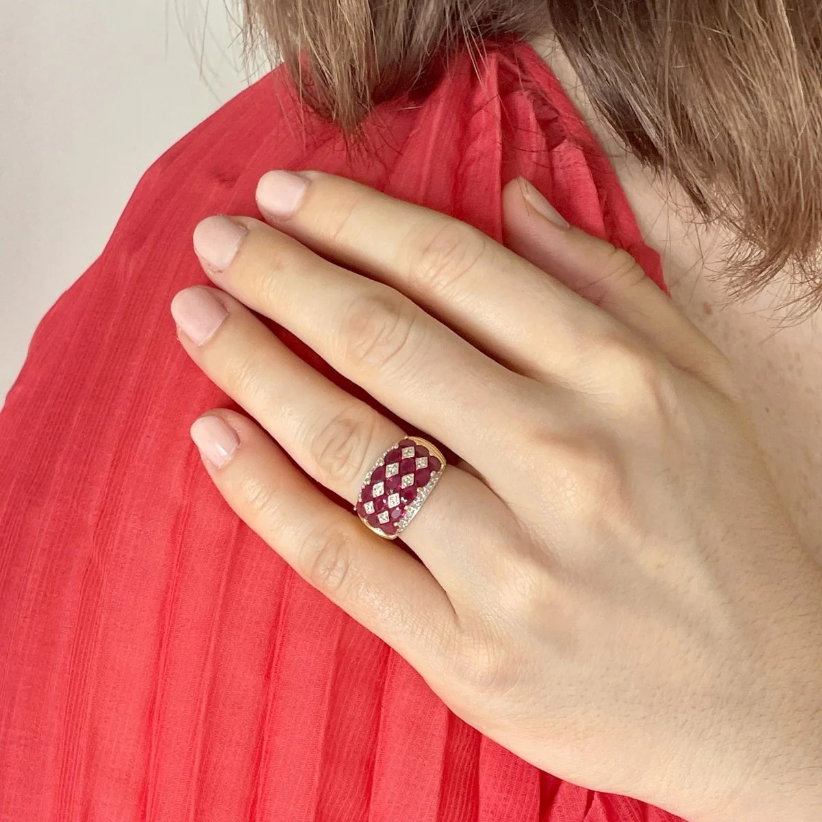 Bague Bandeau en or jaune rubis et diamants - Image 2