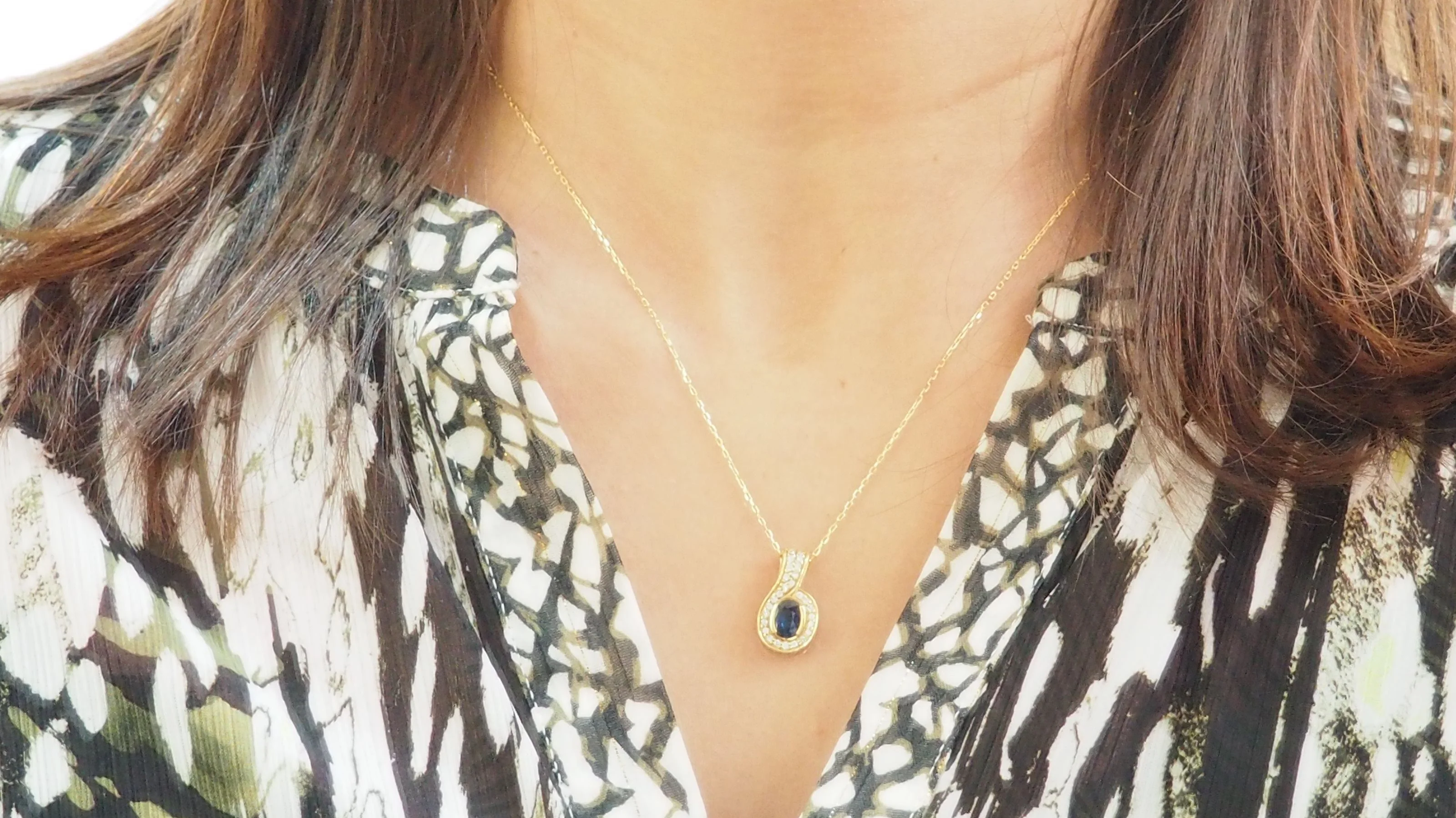 Pendentif et chaîne en or jaune, saphir et diamants - Image 7