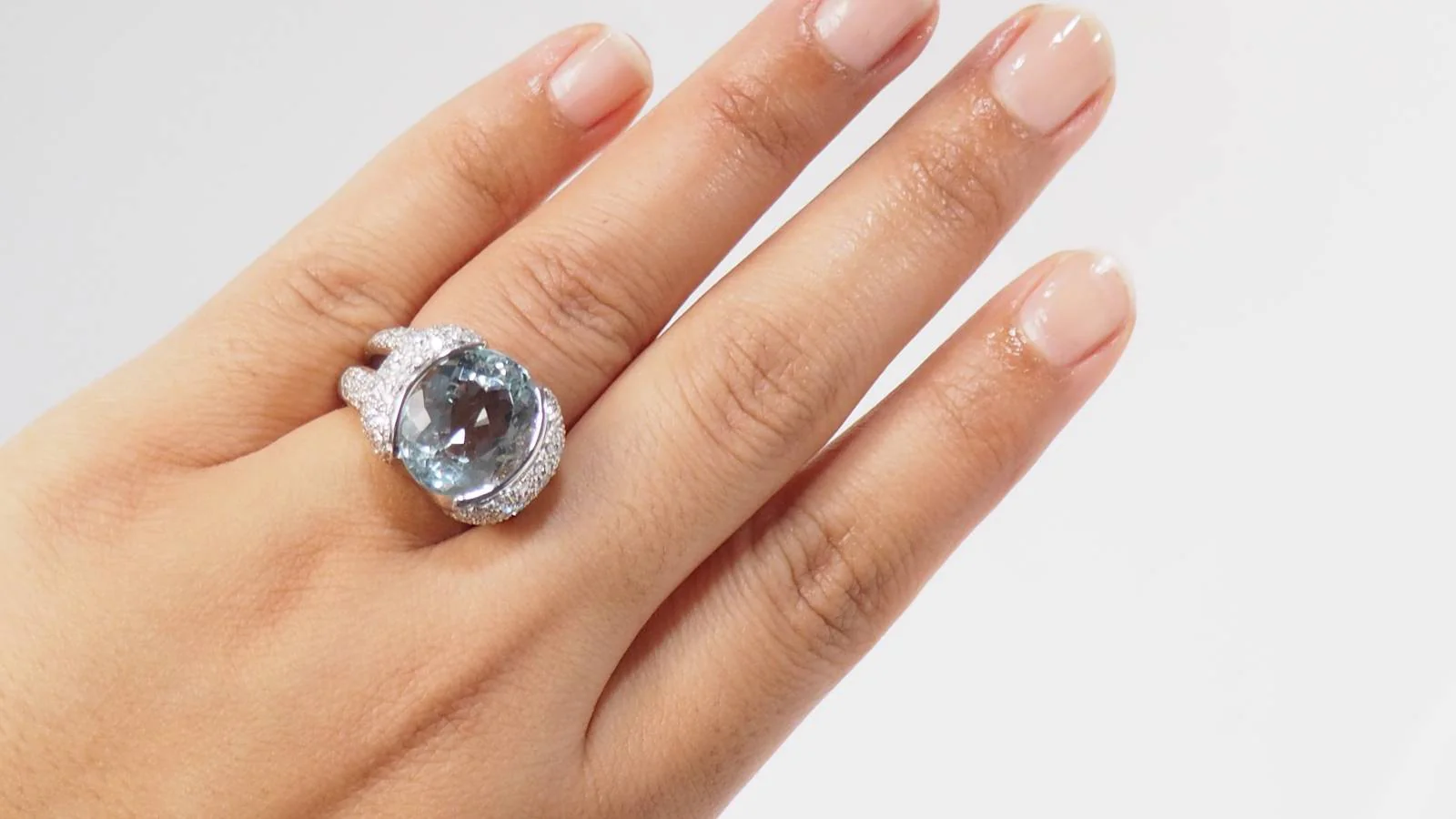 Bague en or blanc, aigue marine et diamants - Image 3