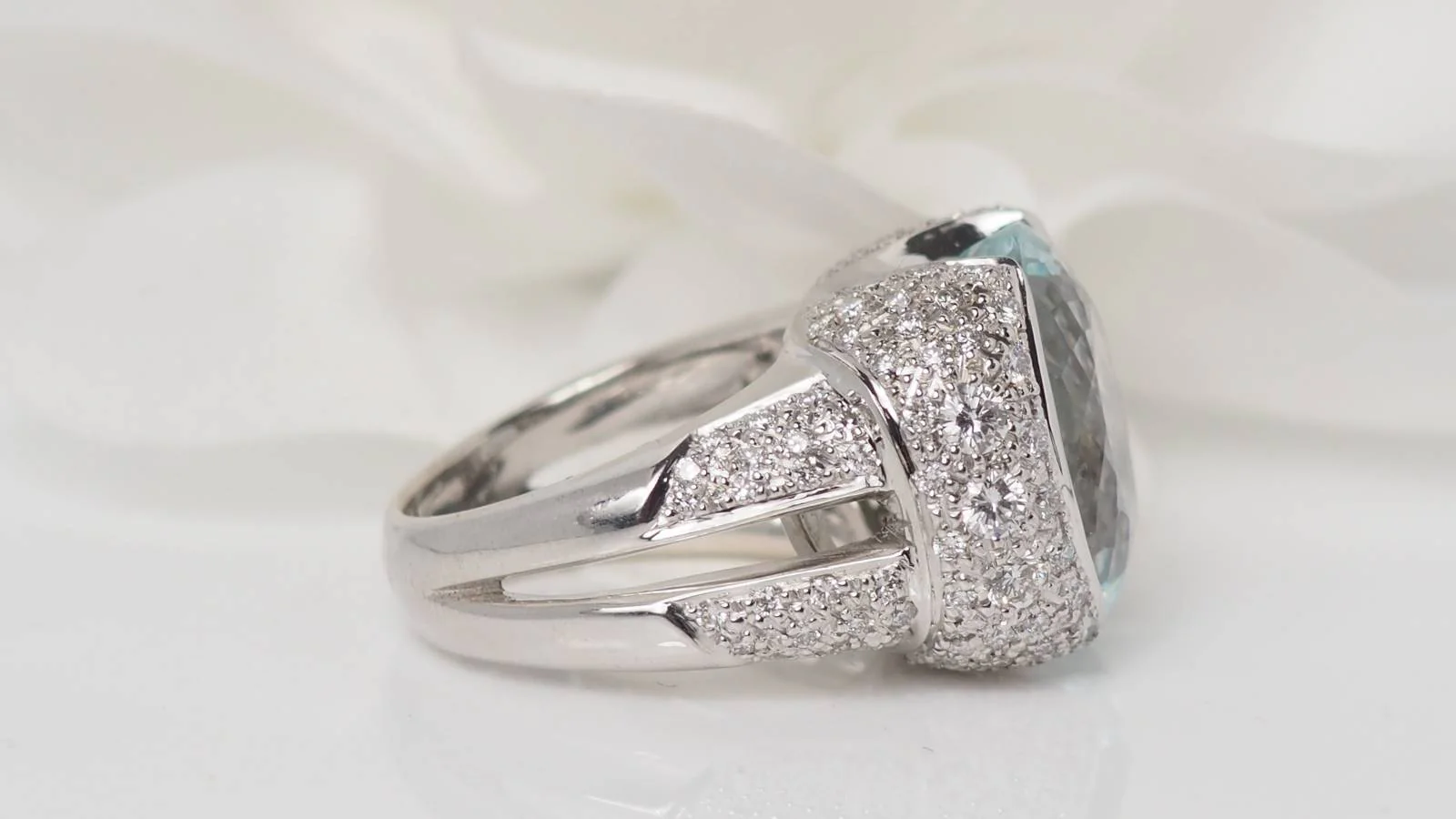 Bague en or blanc, aigue marine et diamants - Image 6