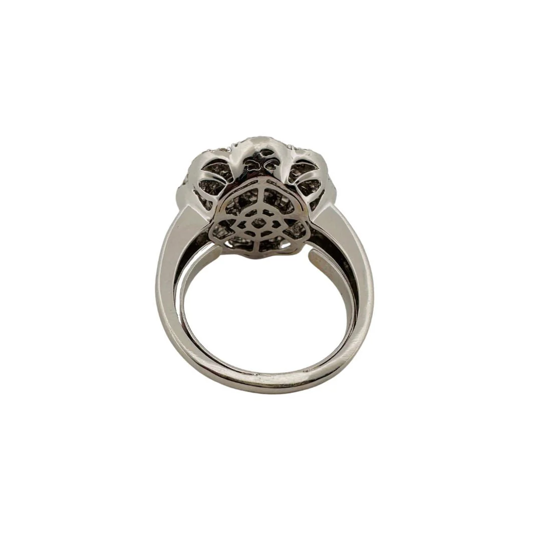 Bague Fleur en or blanc et diamants - Image 2