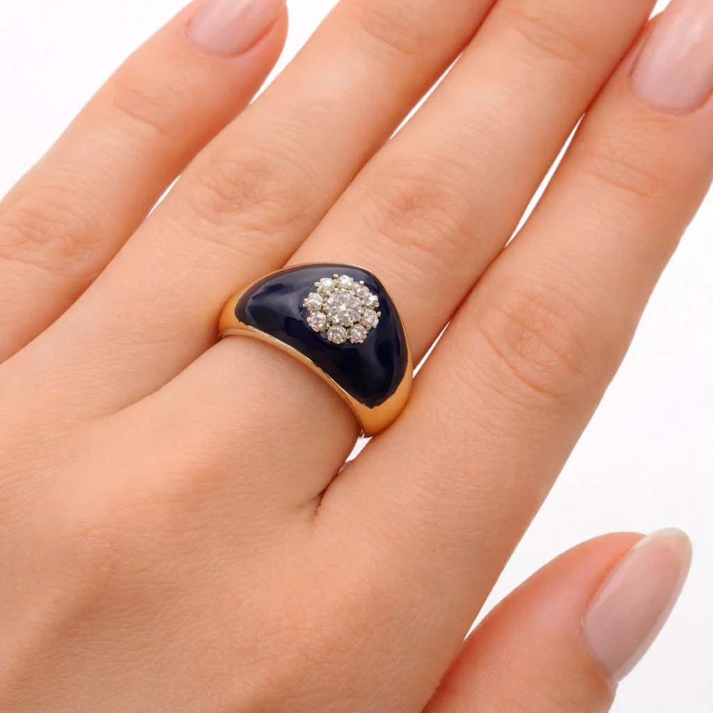 Bague Dôme en or jaune, émail, et diamants - Image 2