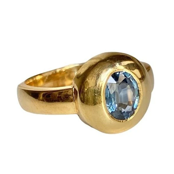 Bague, en or jaune centrée d’un saphir - Image 3