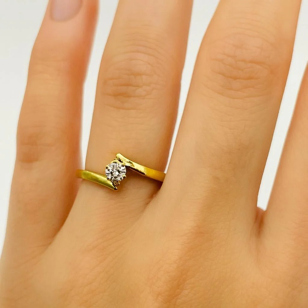 Bague Solitaire en or jaune et diamant - Image 2