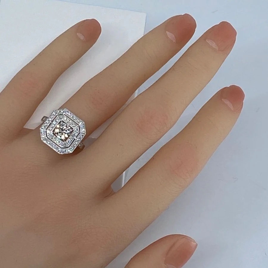 Bague octogonale en or 18 carats ornée de diamants - Image 2