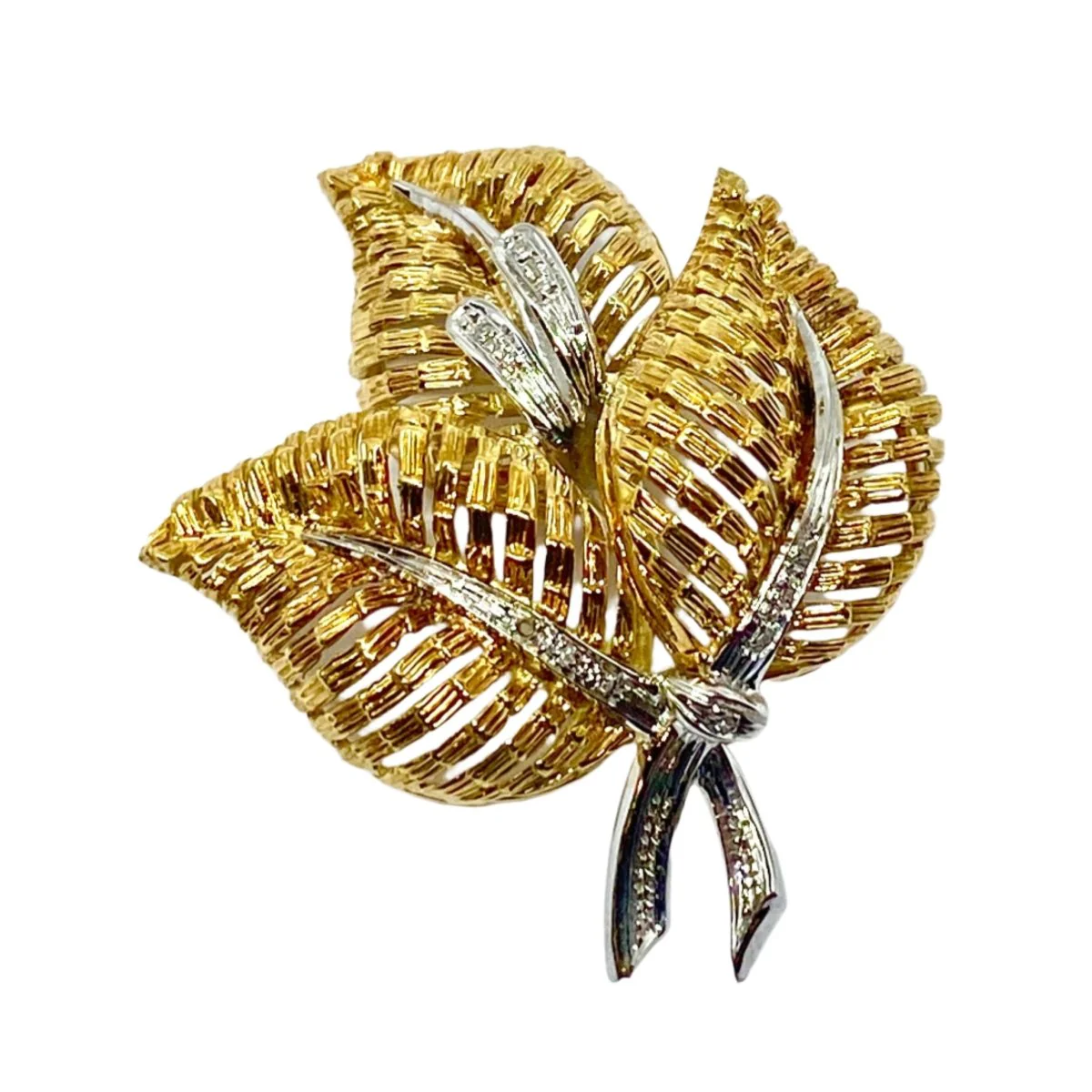 Broche Feuille en or jaune et diamants