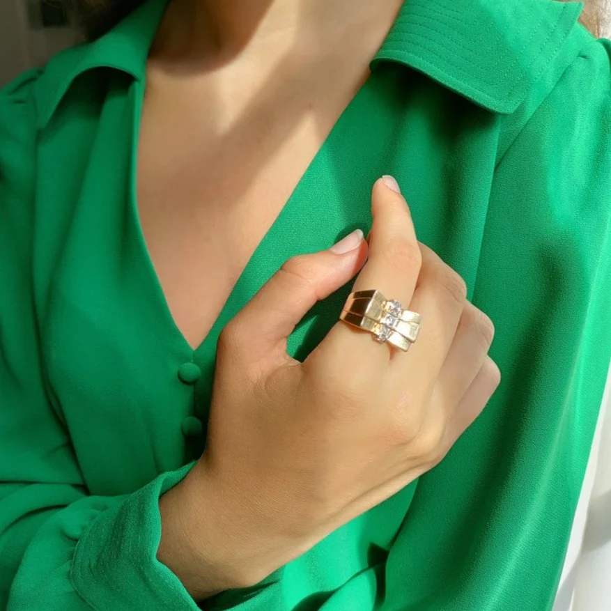 Bague Tank Nœud en or jaune et diamants - Image 2