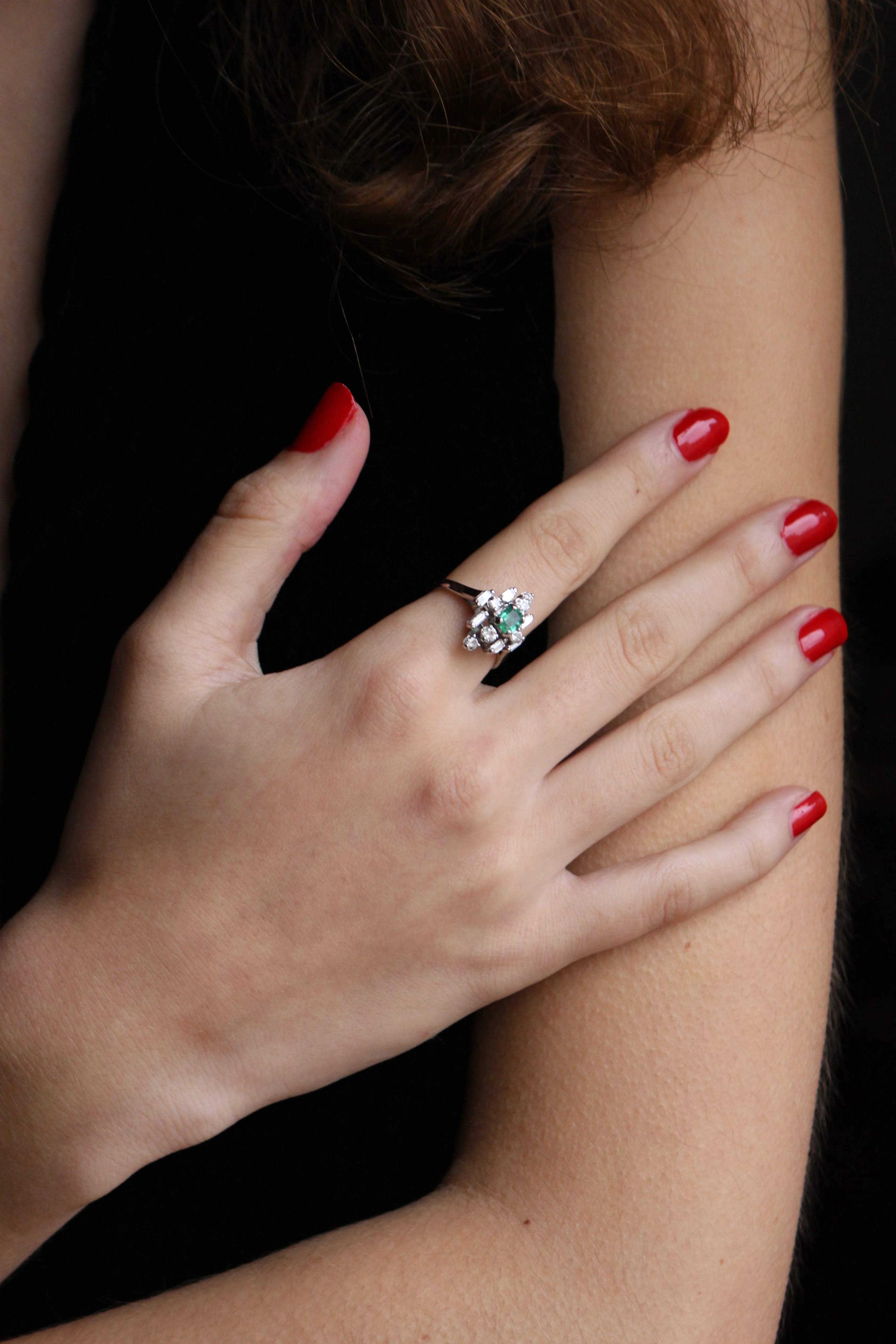 Bague Fleur Moderniste émeraude - Image 11