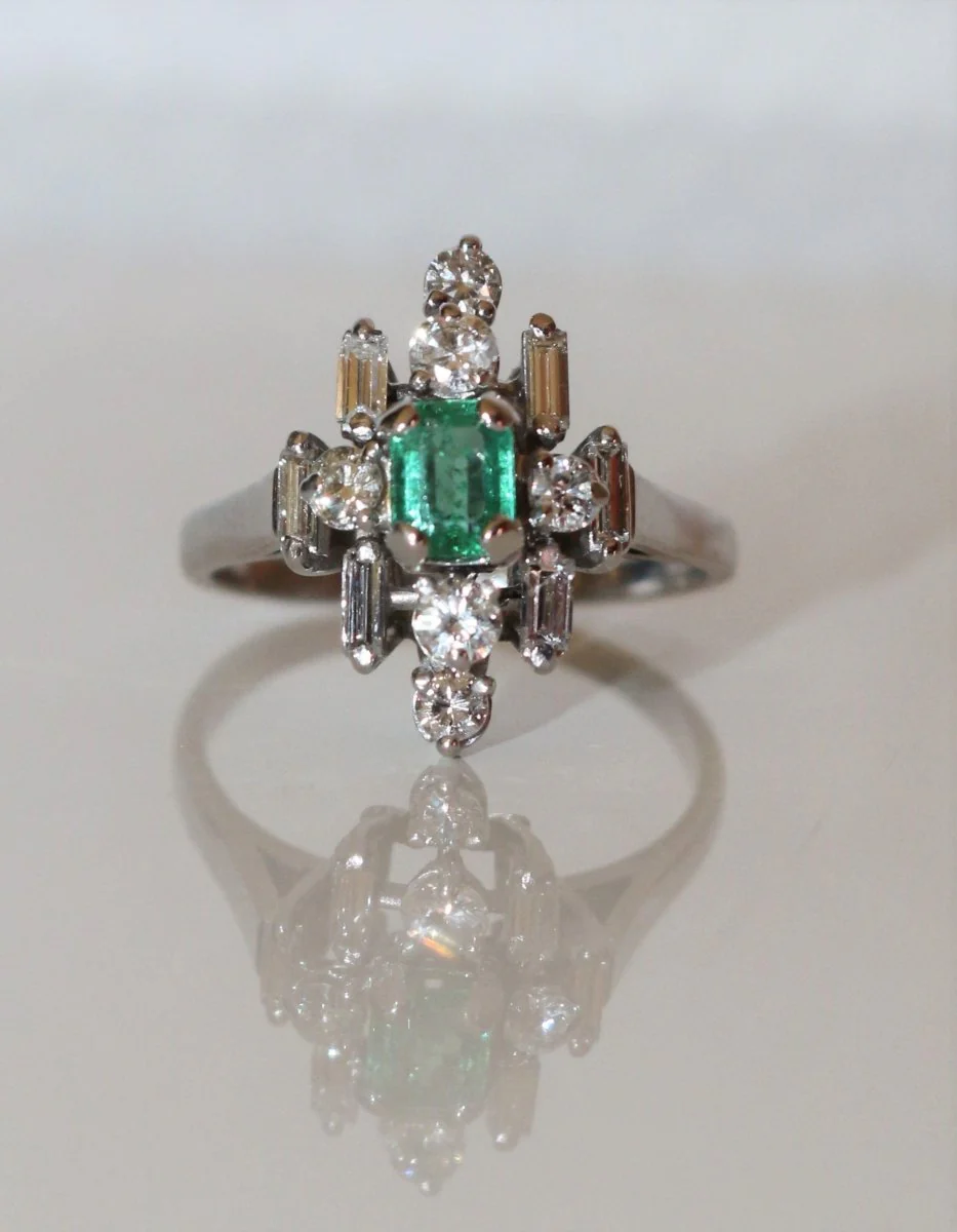 Bague Fleur Moderniste émeraude - Image 8