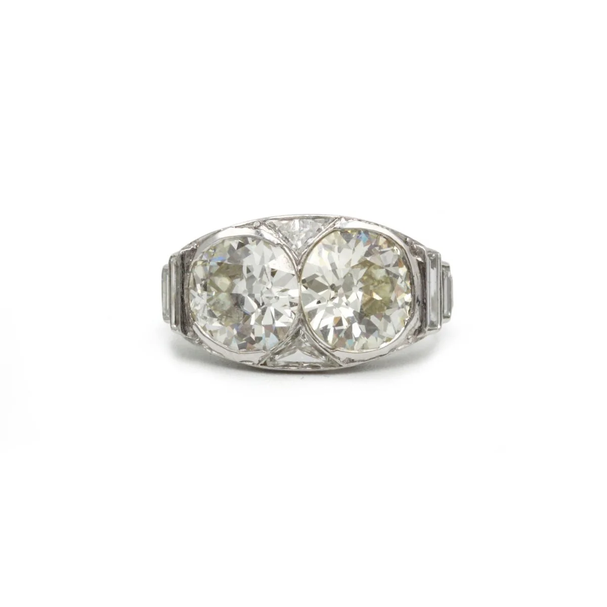 Bague Art-Déco en platine et diamants
