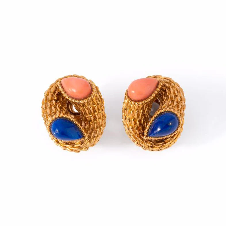 Boucles d'oreilles BOUCHERON "Serpent bohème" en or jaune, corail et lapis-lazuli