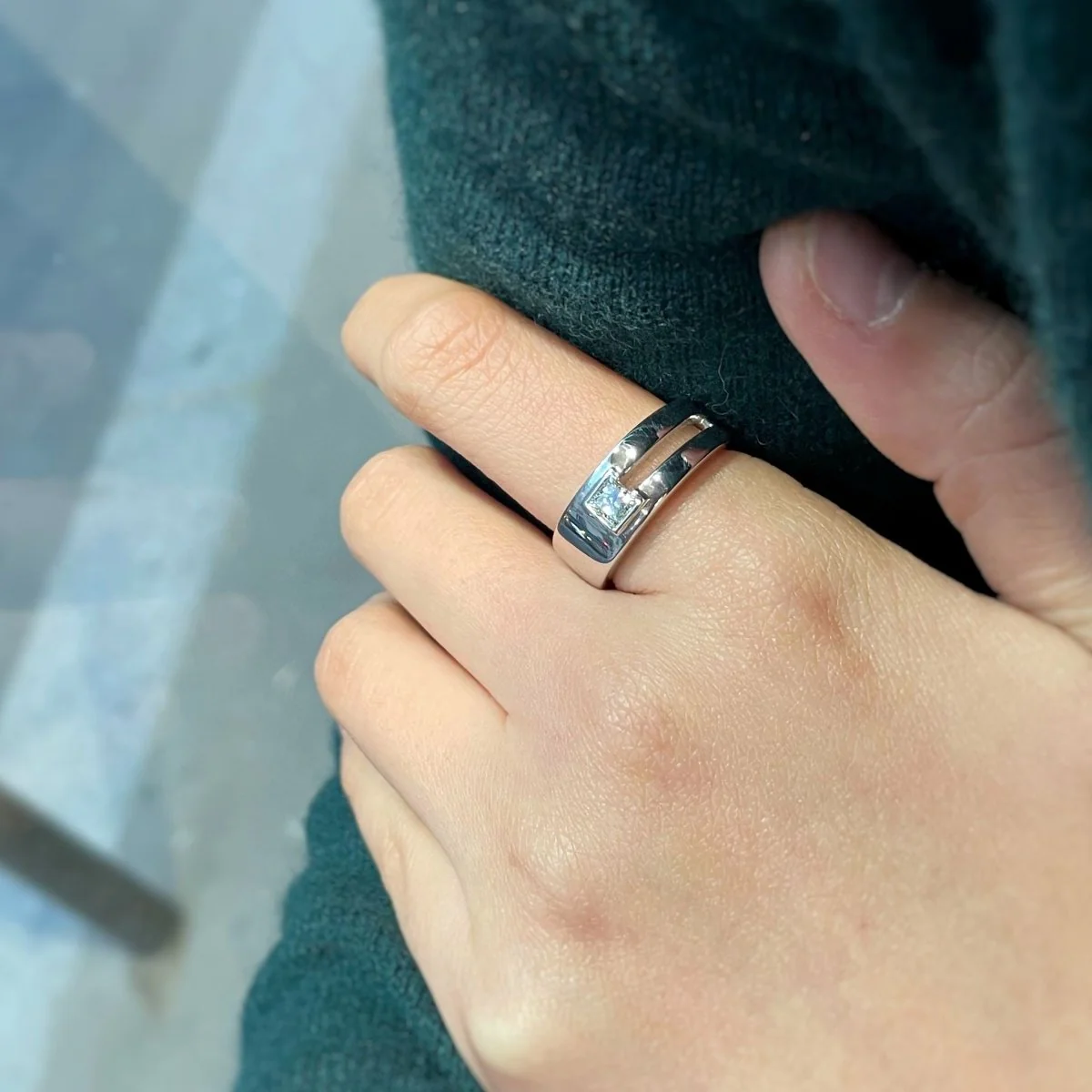 Bague en or blanc et diamant - Image 2