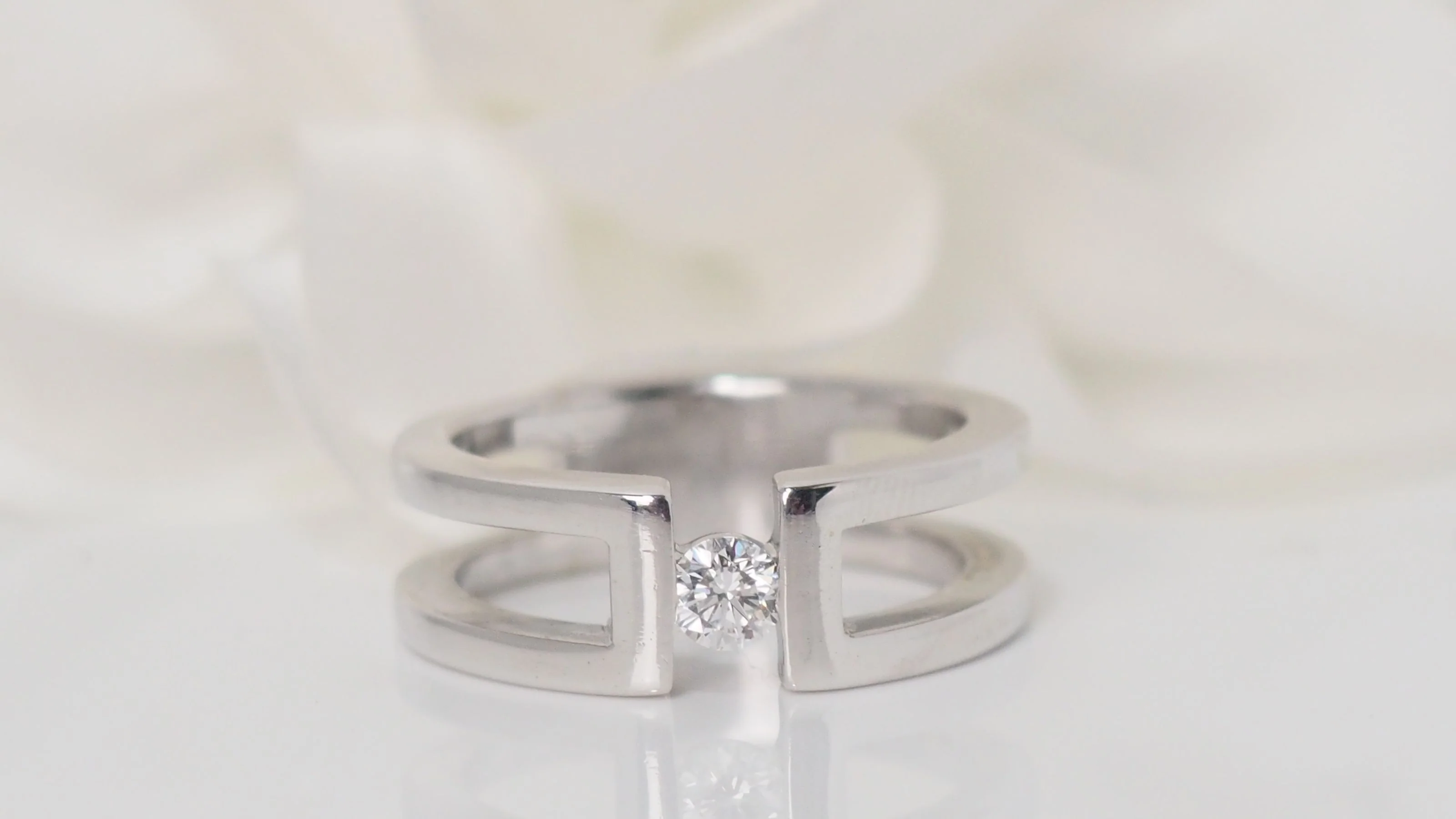 Bague en or blanc et diamant