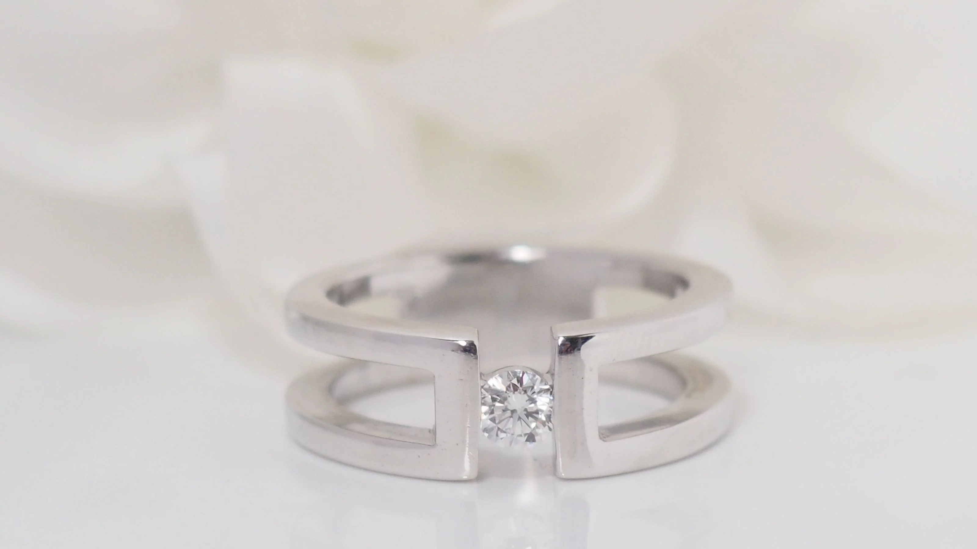 Bague en or blanc et diamant - Image 2