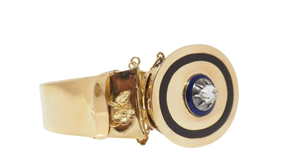 Bracelet en or jaune, émail et diamants