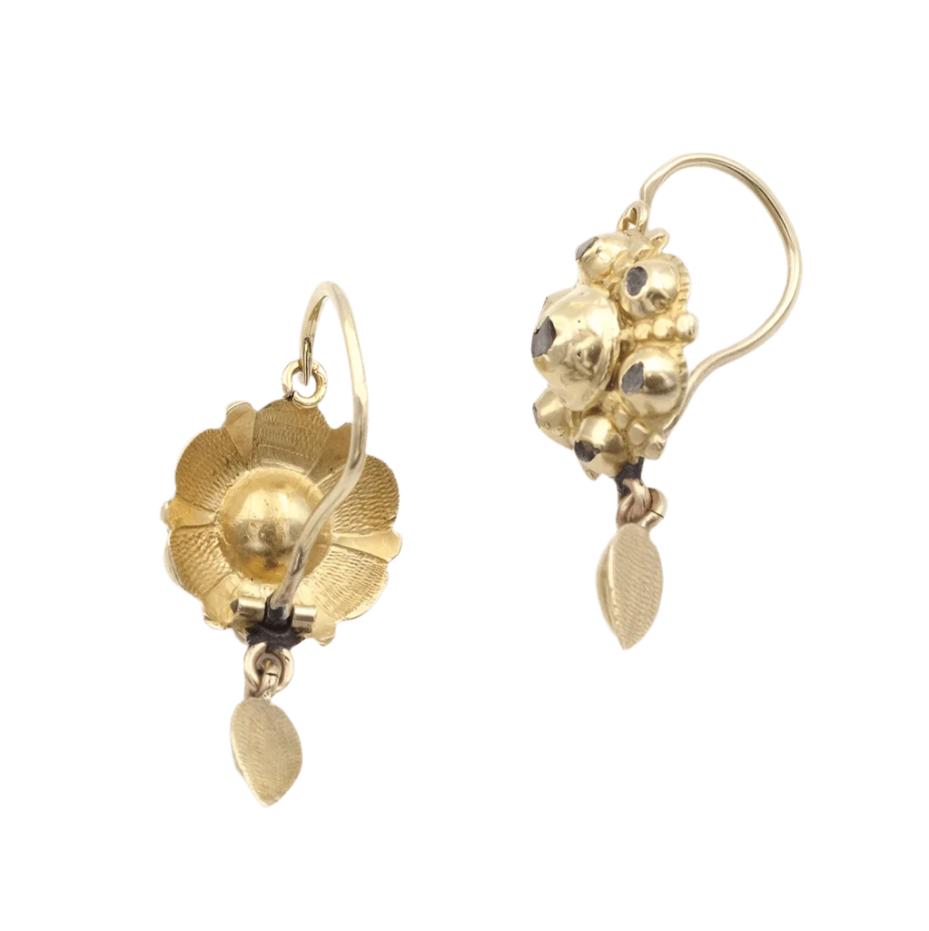 Boucles d'oreille en or jaune et diamants - Image 3