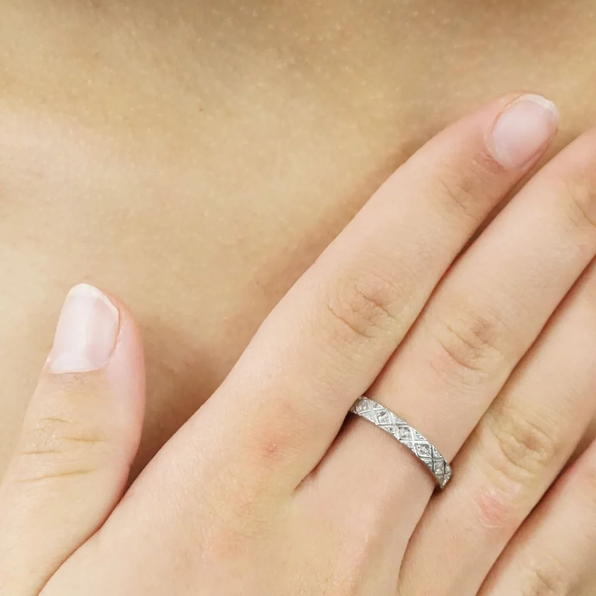 Bague Alliance en or blanc diamants sur platine - Image 2