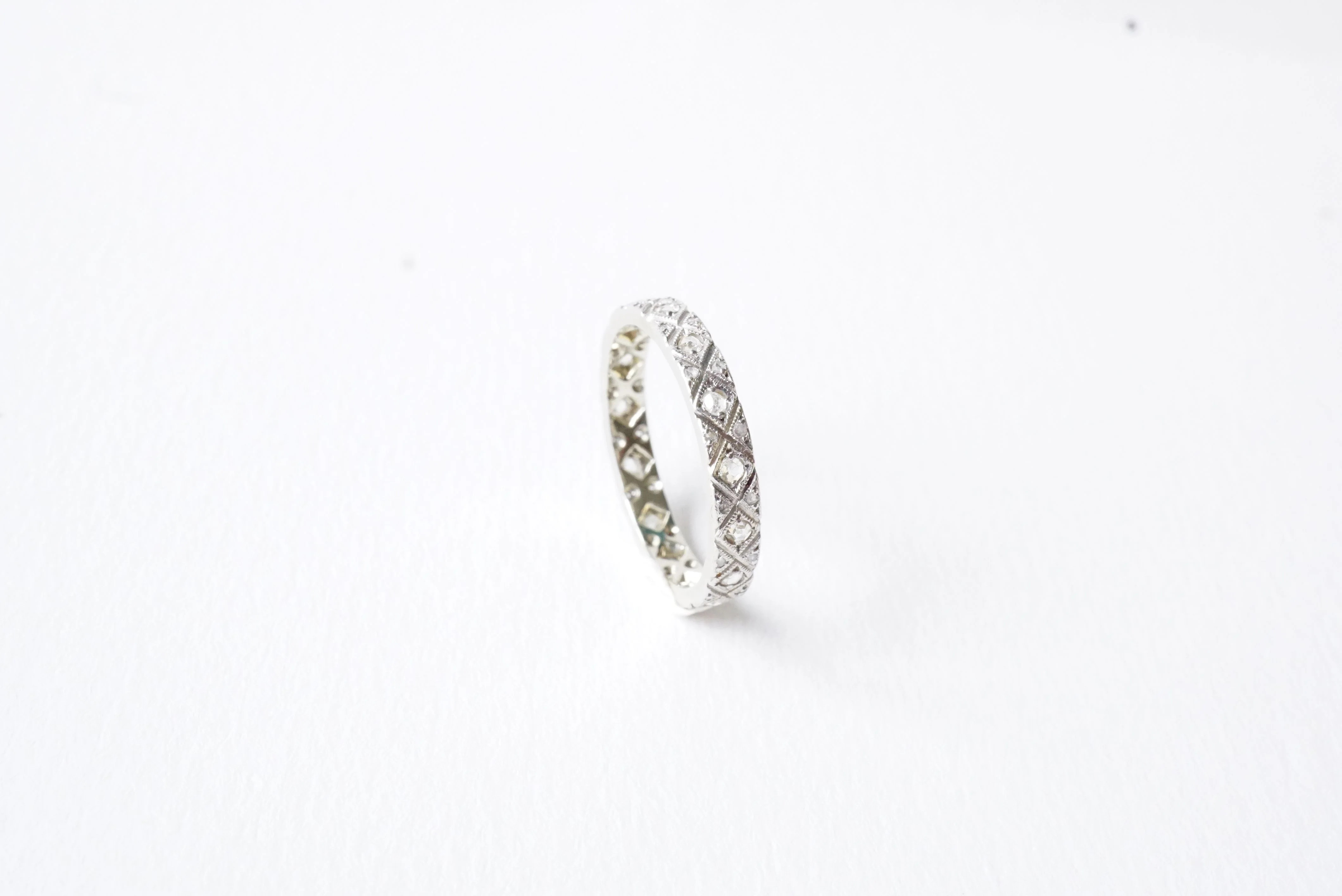 Bague Alliance en or blanc diamants sur platine - Image 6