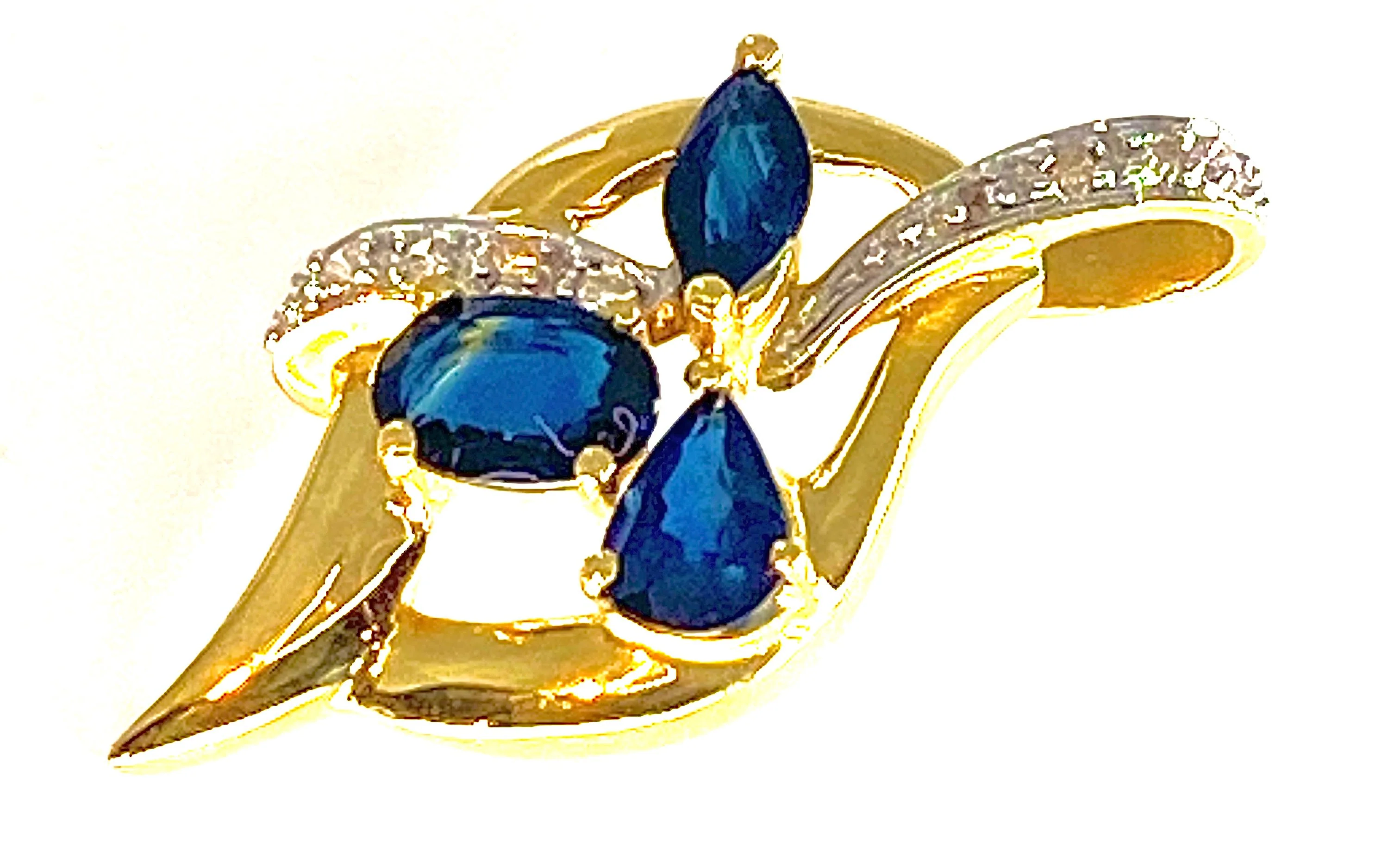 Pendentif en or jaune, saphirs et diamants