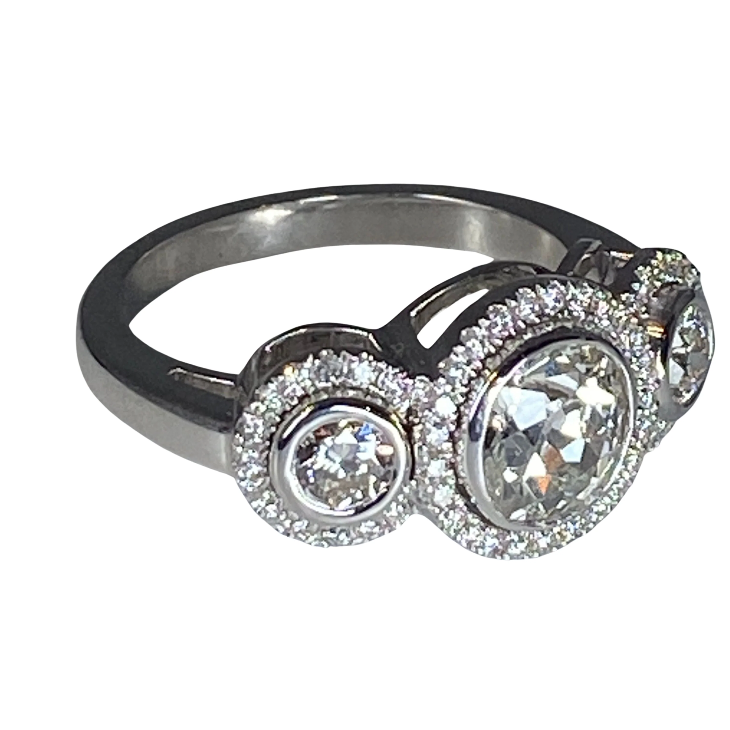 Bague en or 18 carats trilogie sertie de diamants - Image 2