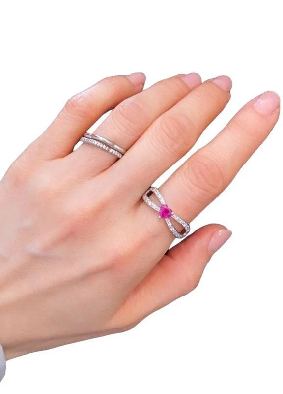 Bague, en or gris 18k, rubis et diamants - Image 3