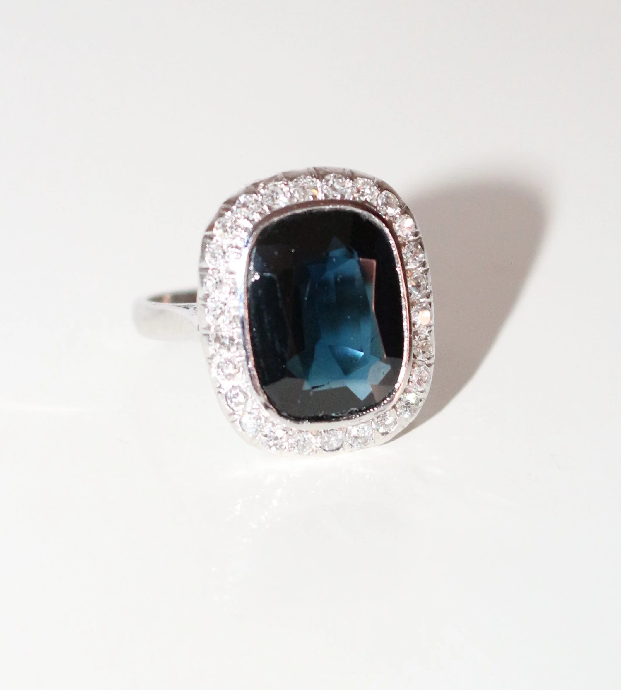 Bague Art Déco Saphir Diamants Platine - Image 3