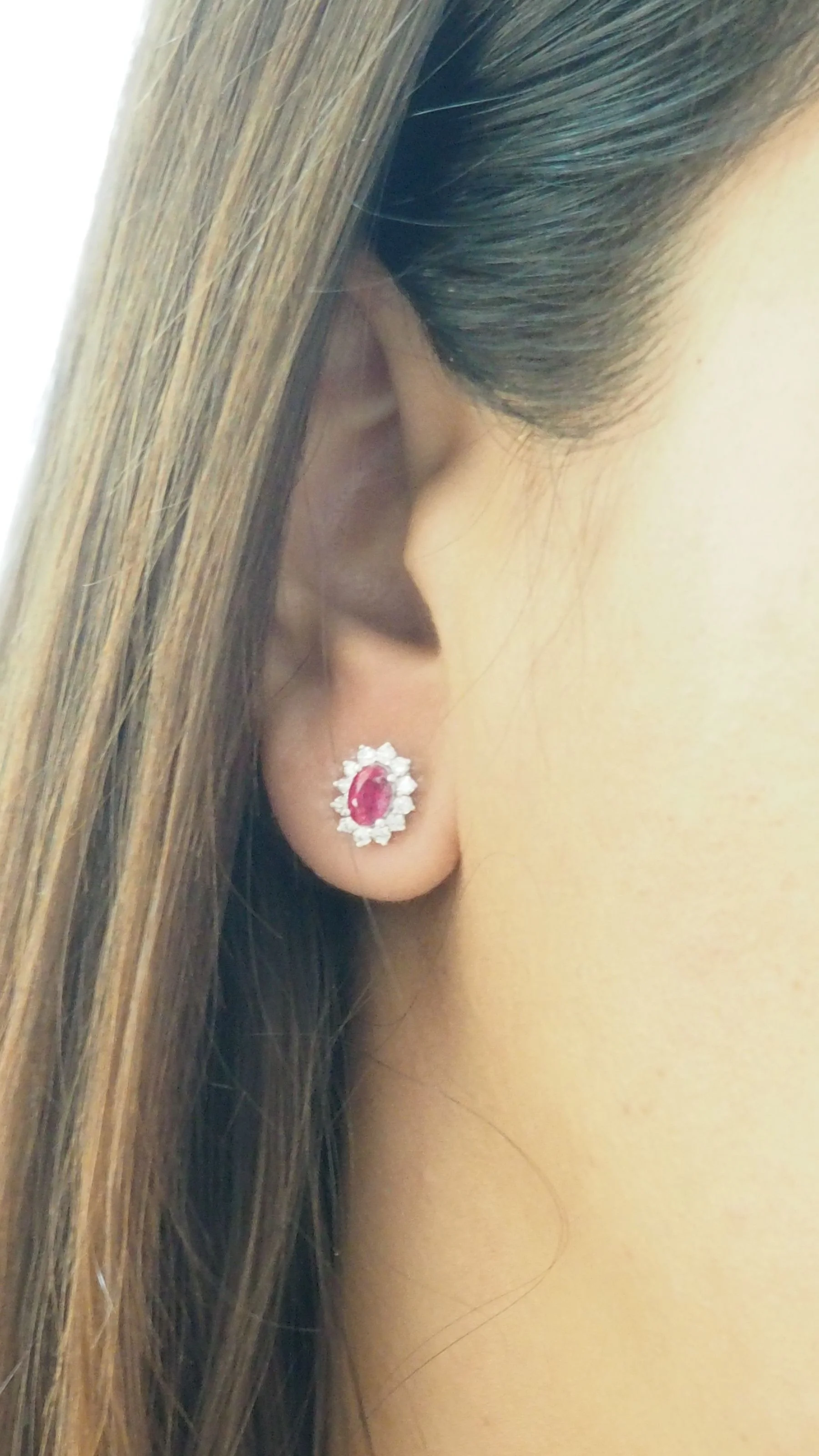 Boucles d'oreilles en or blanc, rubis et diamants - Image 2