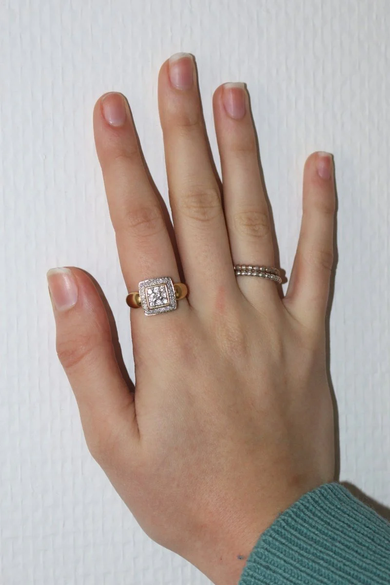 Bague Chevalière En Or Jaune Carrée Pavage Diamants Unisexe - Image 9