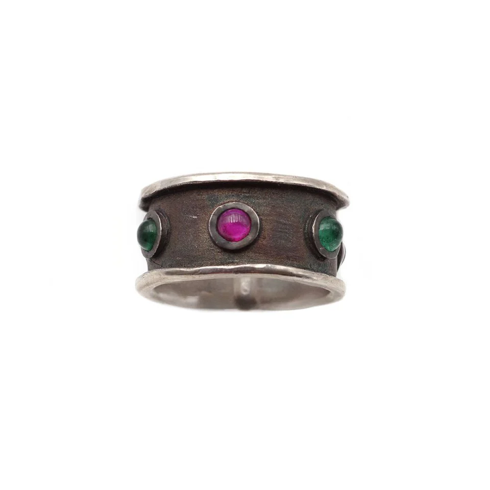 Bague Bandeau PONCINI en argent, émeraudes et rubis