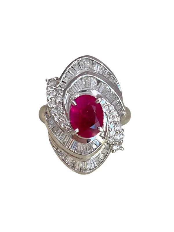 Importante bague en platine rubis et diamants