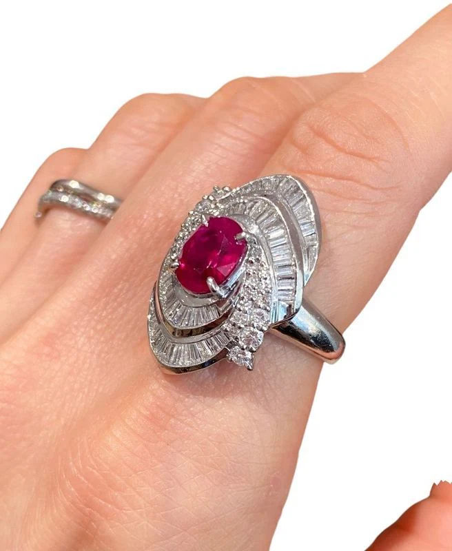 Importante bague en platine rubis et diamants - Image 3