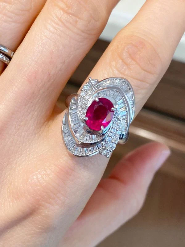 Importante bague en platine rubis et diamants - Image 5