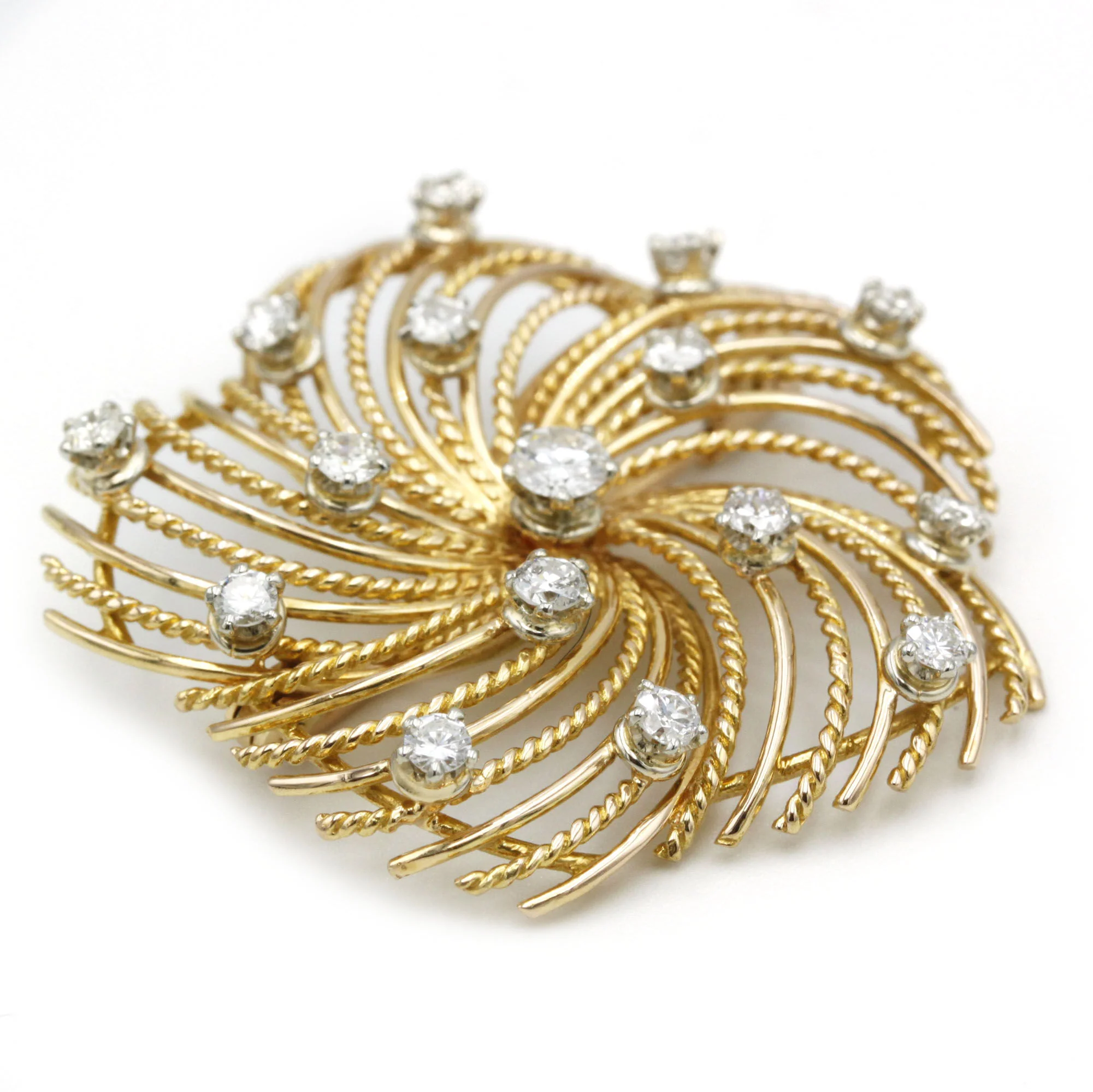 Broche en or jaune et diamants