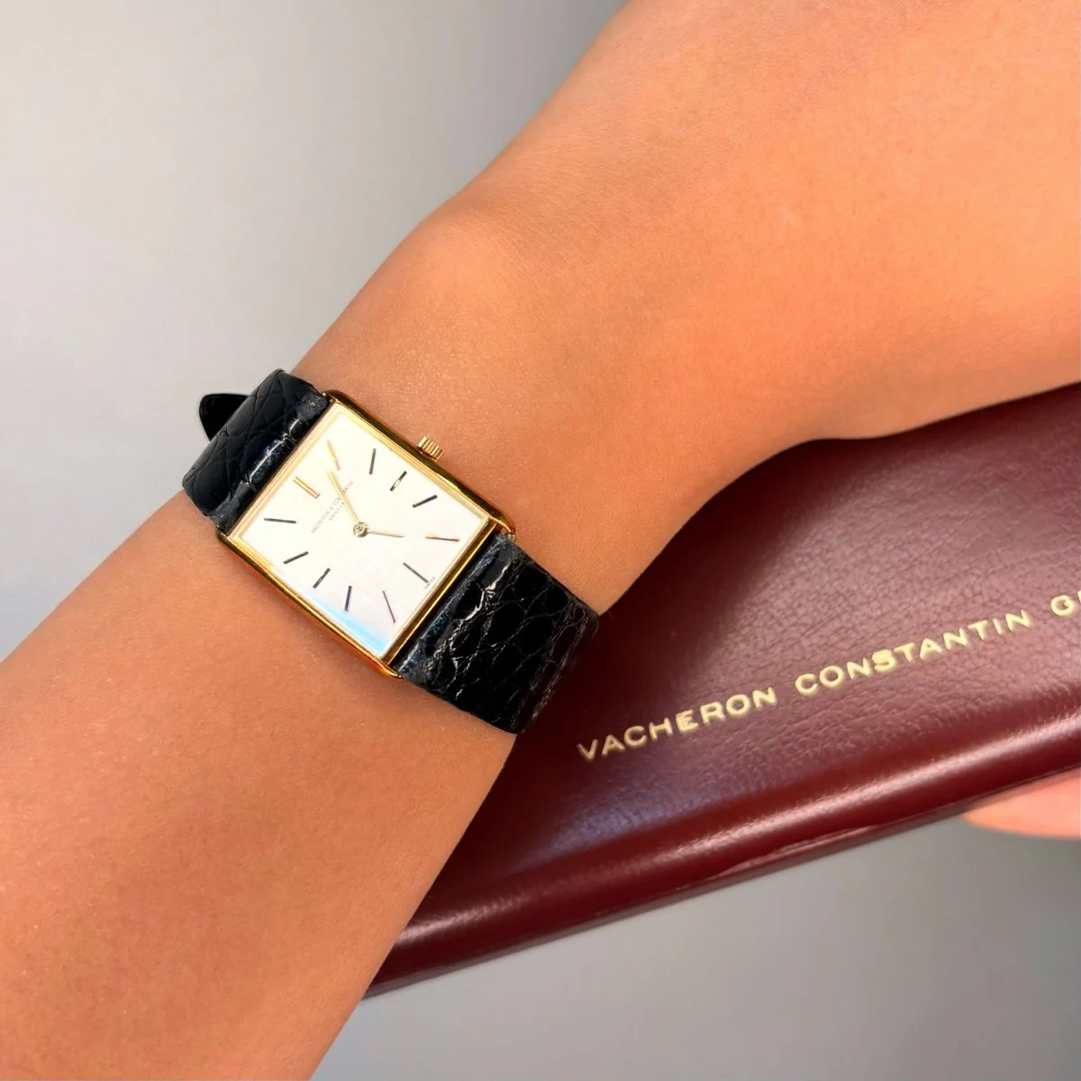 Montre VACHERON CONSTANTIN "Tank Classique" en or jaune et cuir - Image 2