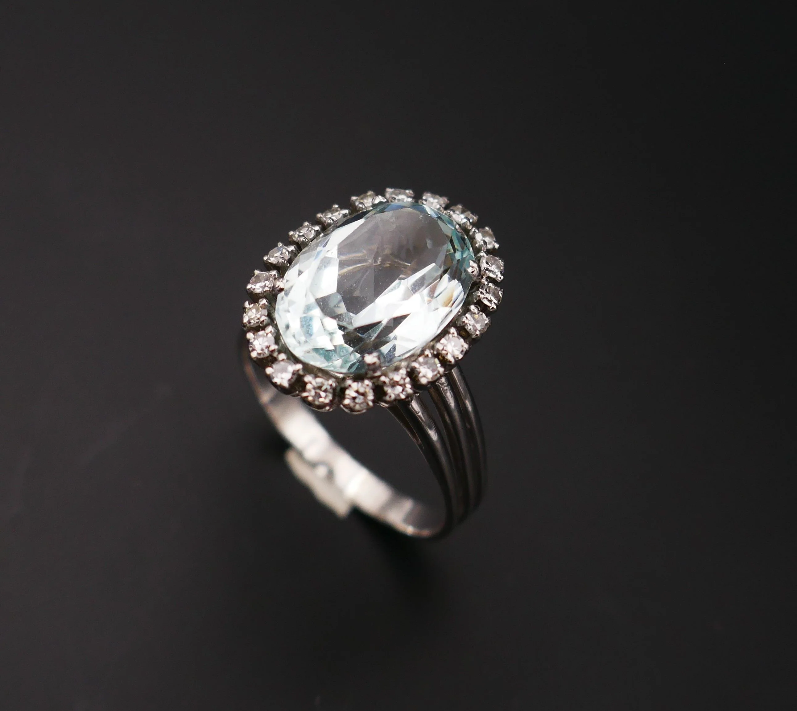 Bague Sertie d'Une Aigue Marine naturelle Et Diamants. - Image 2
