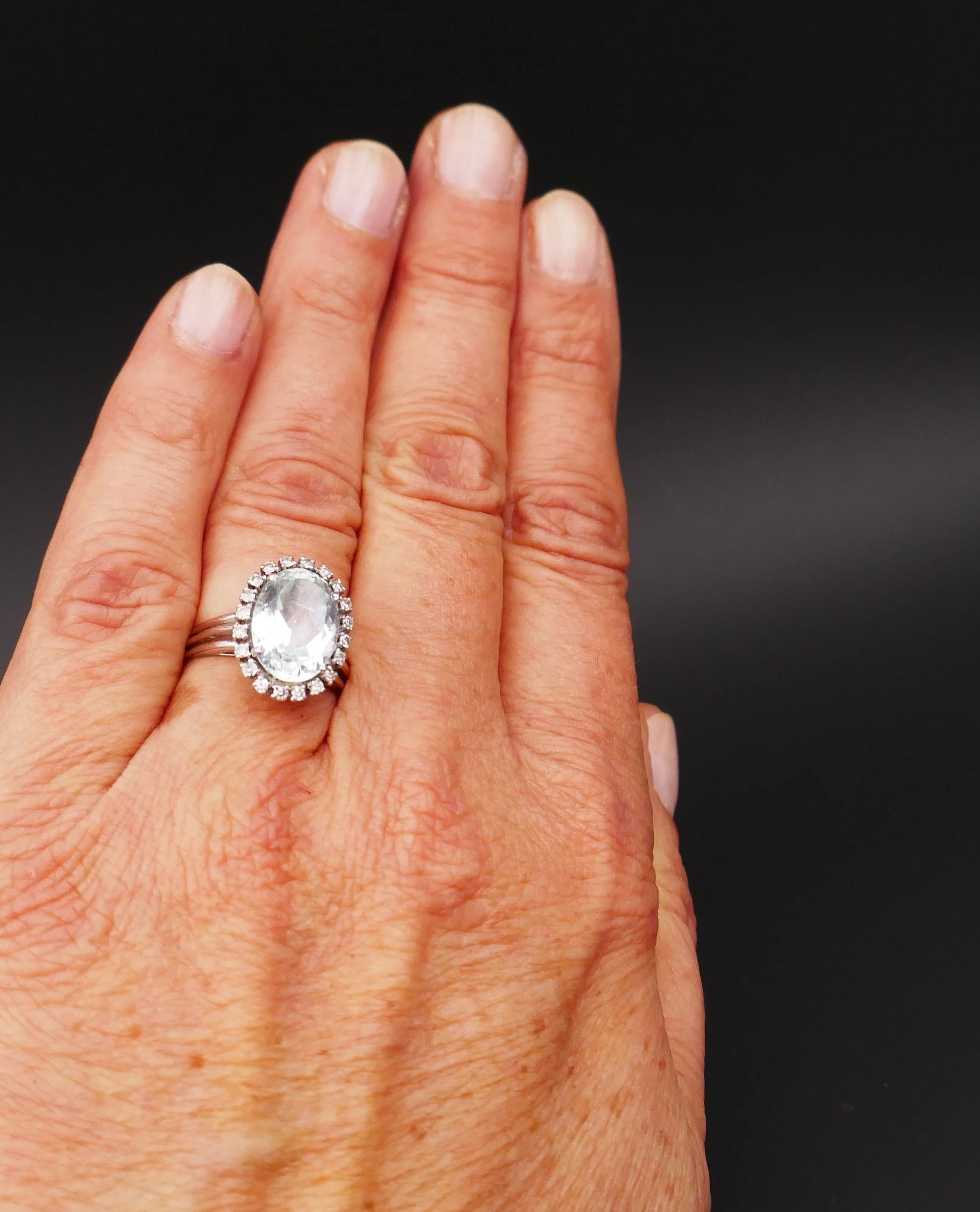 Bague Sertie d'Une Aigue Marine naturelle Et Diamants. - Image 3