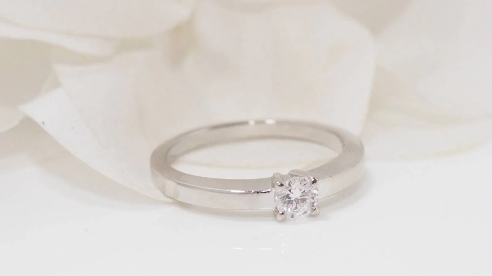 Bague solitaire de Cartier en platine et diamant - Image 4