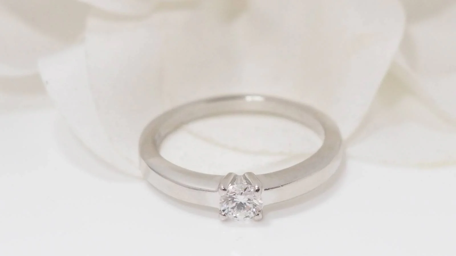 Bague solitaire de Cartier en platine et diamant - Image 5