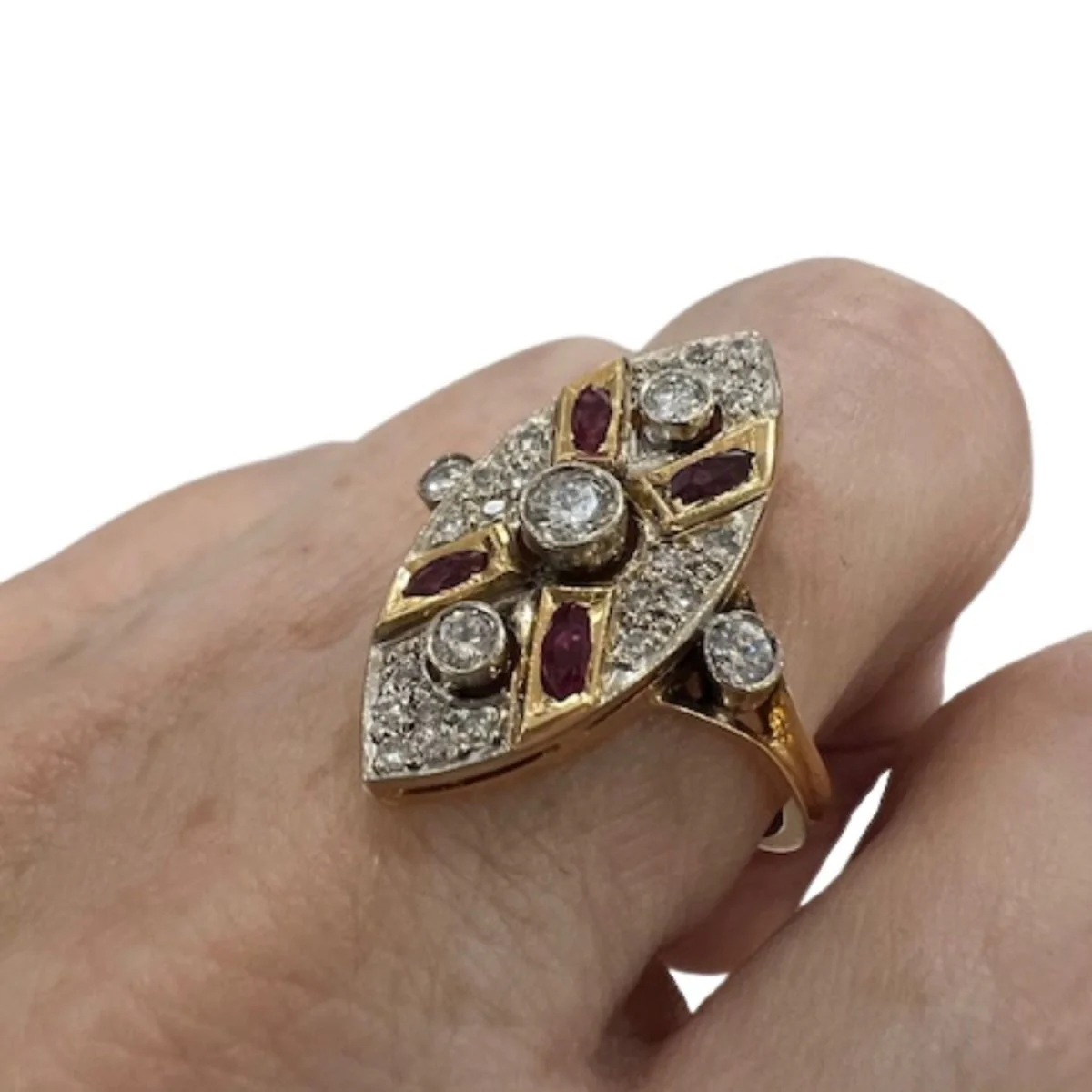 Bague Marquise en or jaune, rubis et diamants - Image 5
